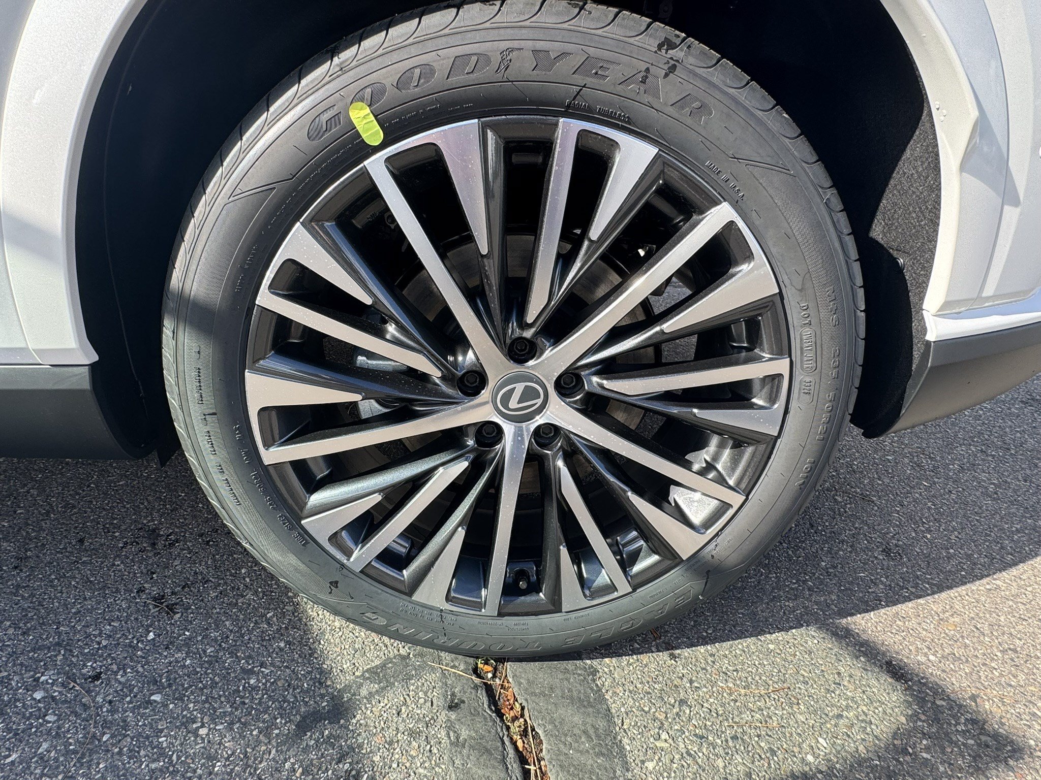 New 2026 Eminent White Pearl Lexus PREMIUM PLUS image 17