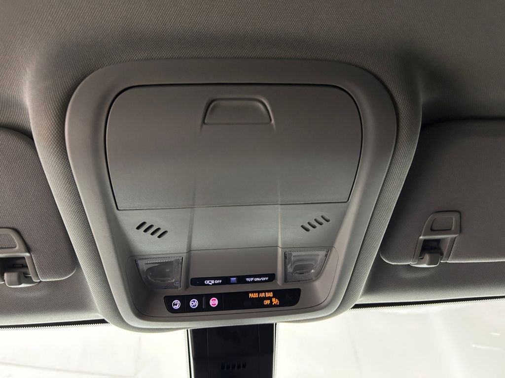 Used 2022 White Chevrolet LT image 30