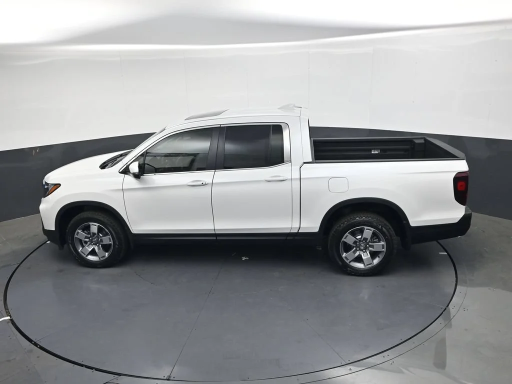 Certified Used 2026 Platinum White Pearl Honda RTL image 25