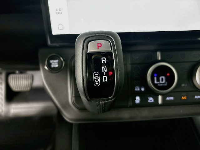 New 2026 Black Land Rover X-Dynamic SE image 17