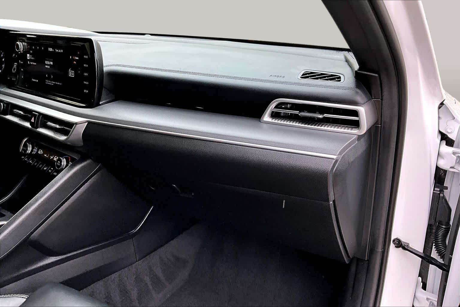 Used 2024 Glacial White Pearl Kia GT-Line image 18