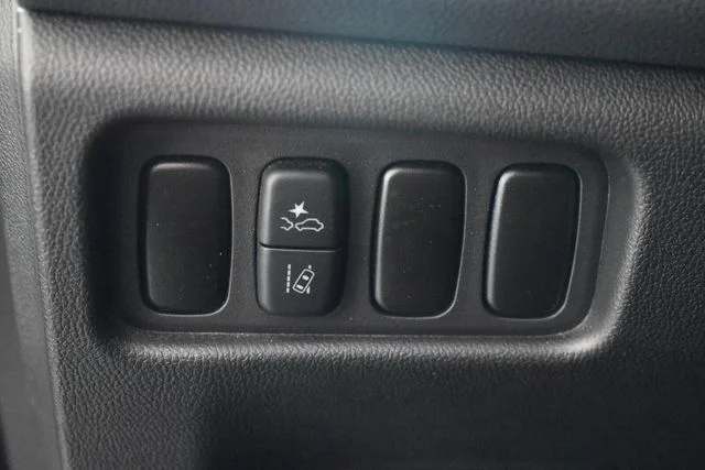 Used 2025 Gray Mitsubishi 2.0 ES image 23