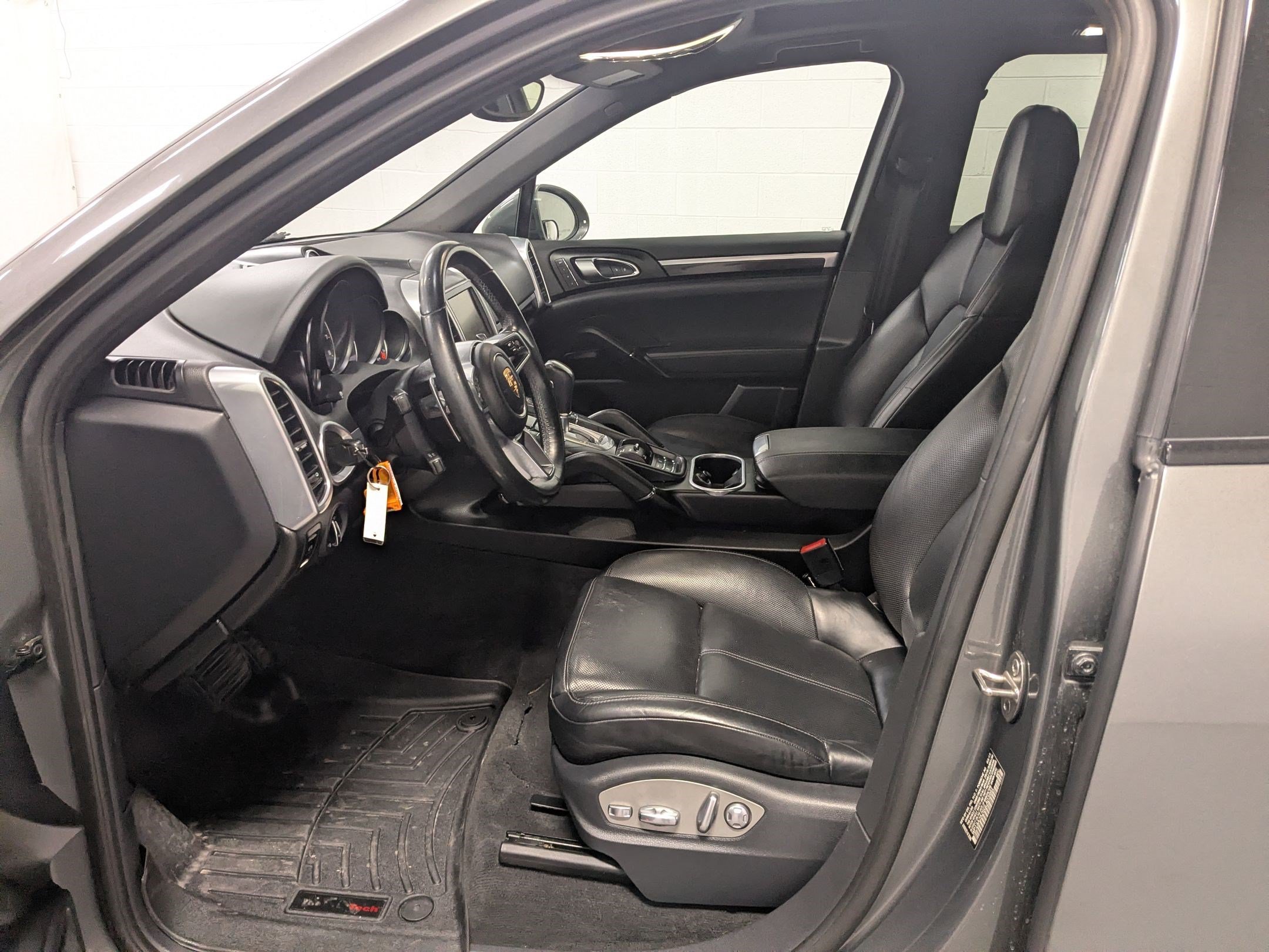 Used 2016 Meteor Gray Metallic Porsche Base image 22