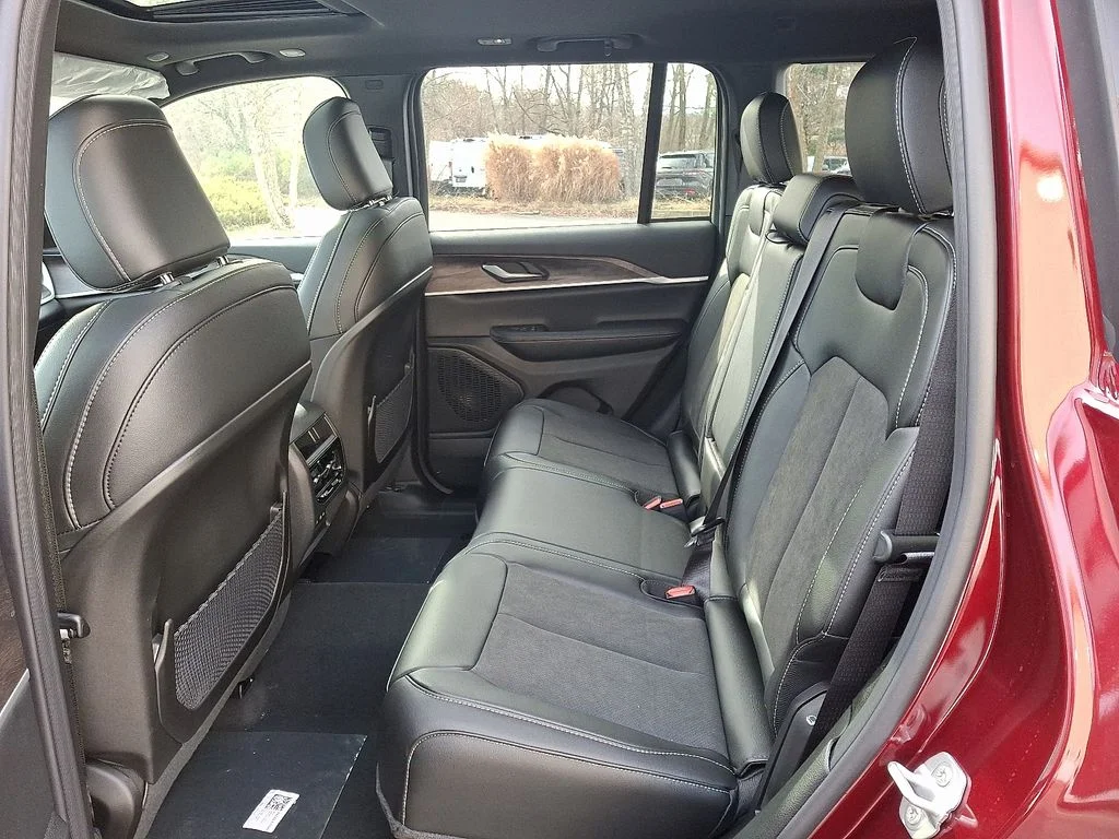 New 2026 Velvet Red Pearl-Coat Exterior Paint Jeep Altitude image 6