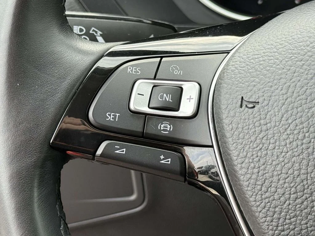 Used 2019 Orange Volkswagen 2.0T SE image 23