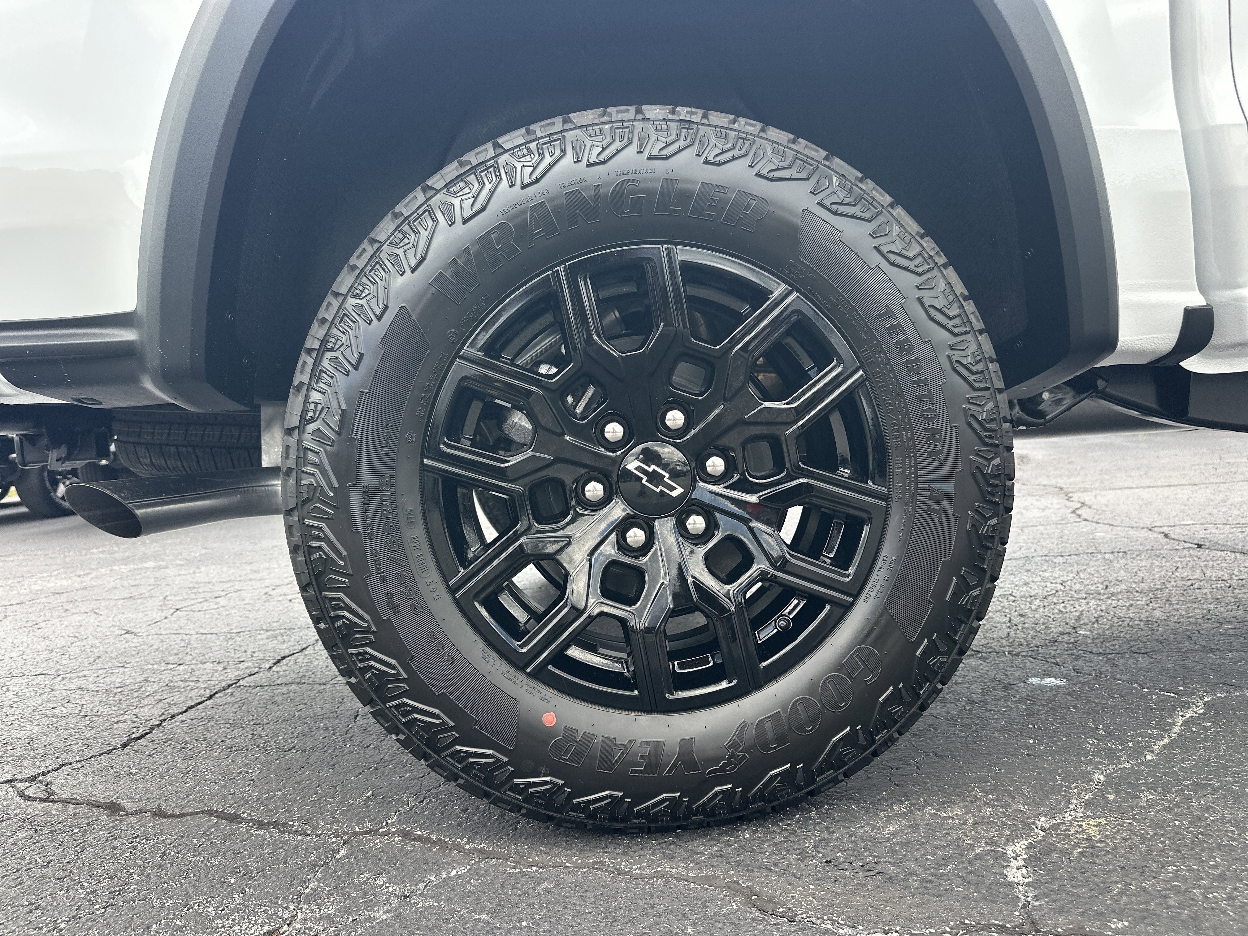New 2026 Summit White Chevrolet Trail Boss image 18
