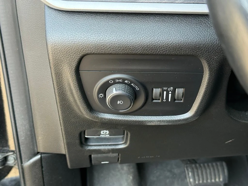 Used 2022 Black Jeep Limited image 18