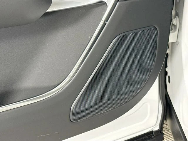 New 2026 Fuji White Land Rover SE image 21