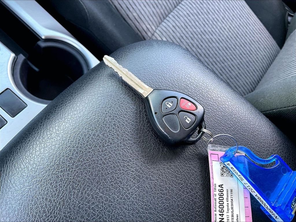 Used 2017 Classic Silver Metallic Toyota SR5 image 29