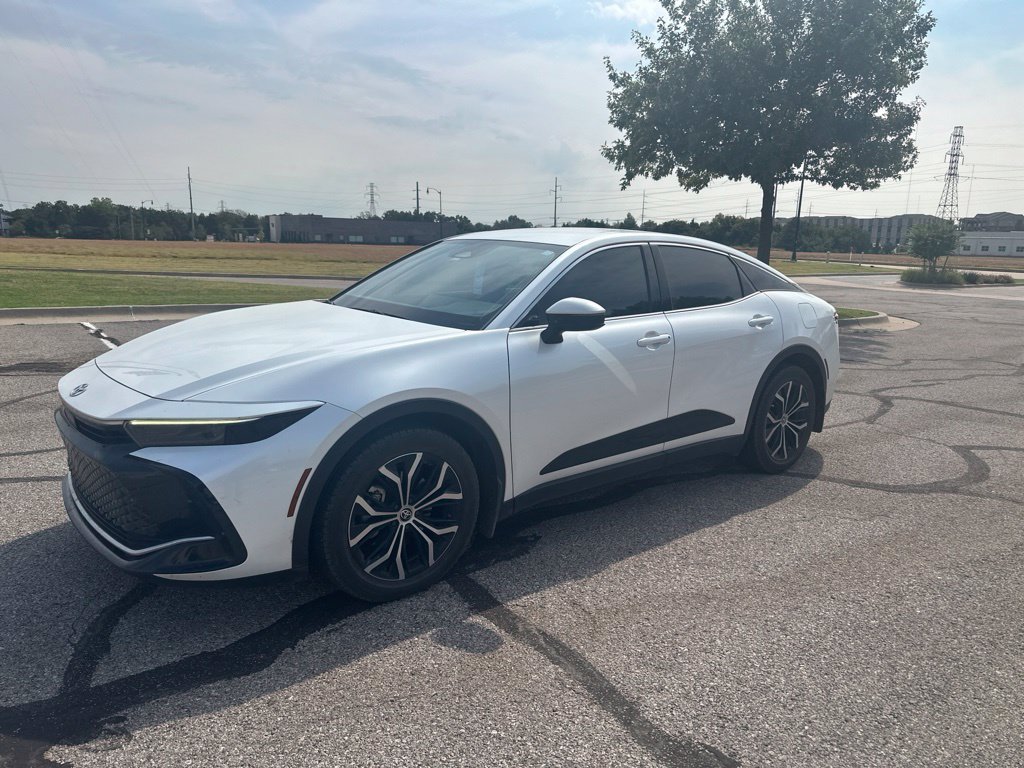 Used 2023 White Toyota XLE image 1