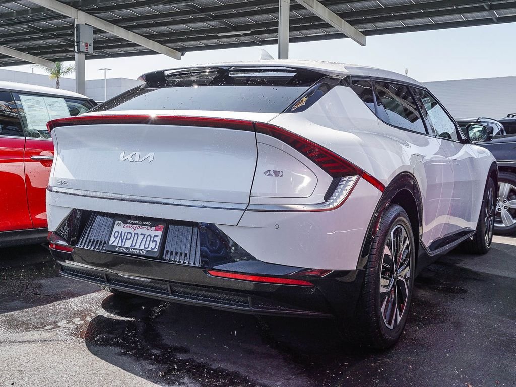 Used 2024 White Kia Wind image 7