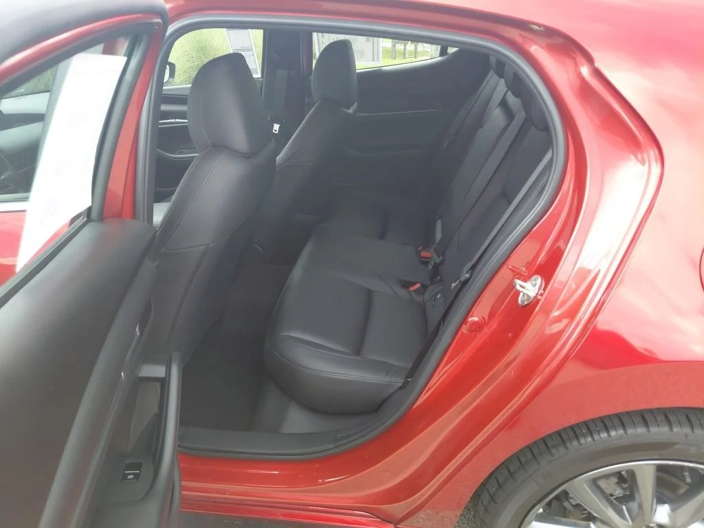 Used 2021 Red Mazda Select image 23