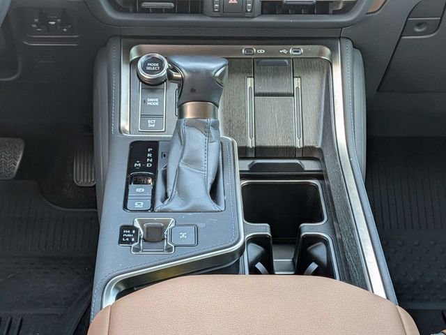 Used 2024 Green Lexus 550 Luxury+ image 22