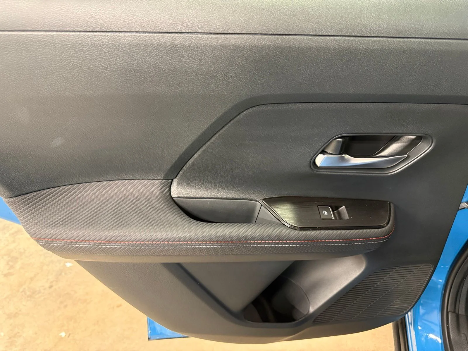 Used 2025 White Nissan SR image 21