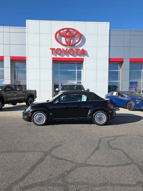 Used 2015 Volkswagen Beetle 1.8 with VIN 3VW507AT2FM817013 for sale in Fort Morgan, CO