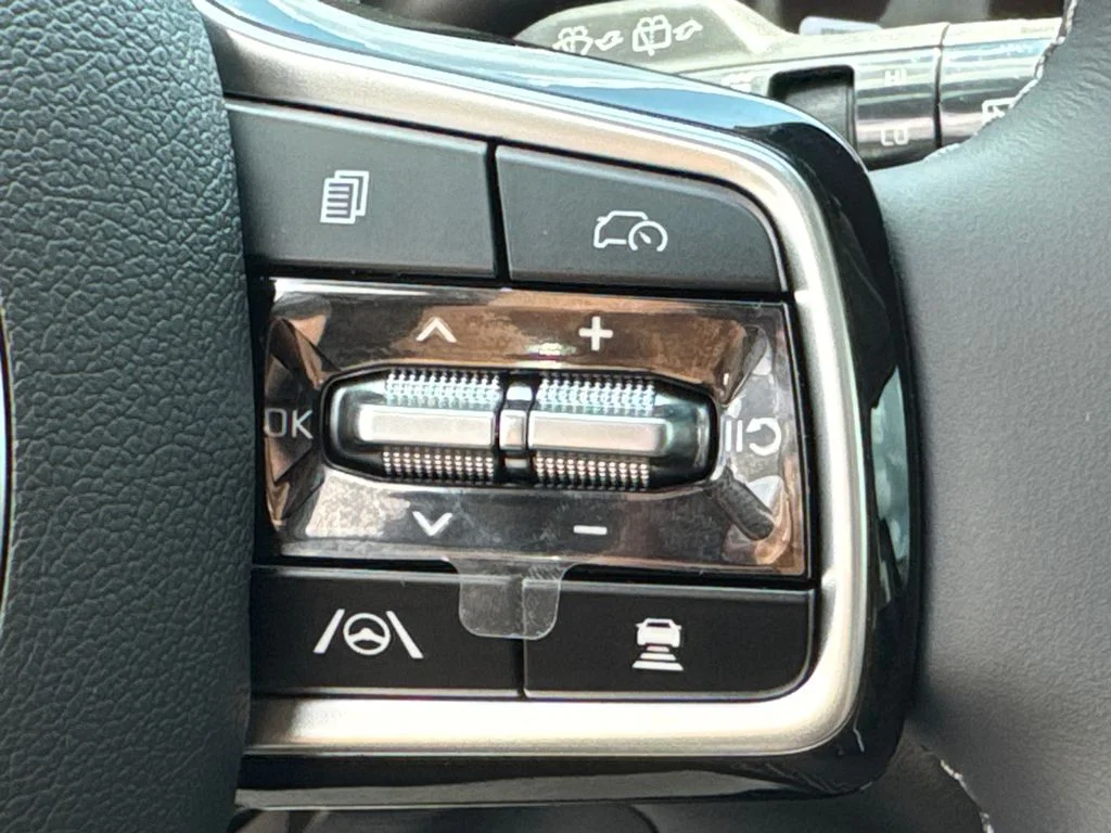 2025 Kia Sorento S - Photo 26