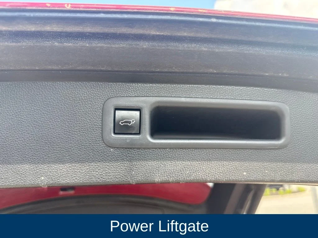 Certified Used 2022 Ruby Flare Pearl Toyota XLE image 10