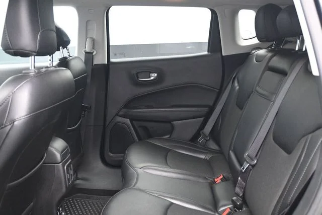 Certified Used 2019 Diamond Black Jeep Latitude image 5