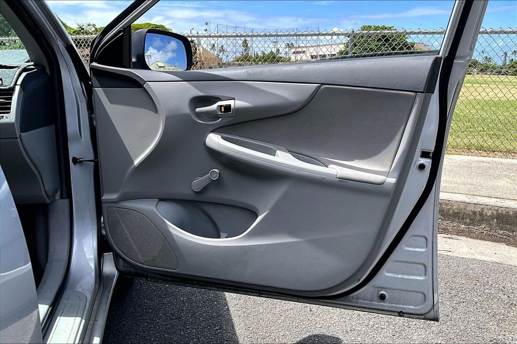 Used 2009 Silver Toyota Base image 19