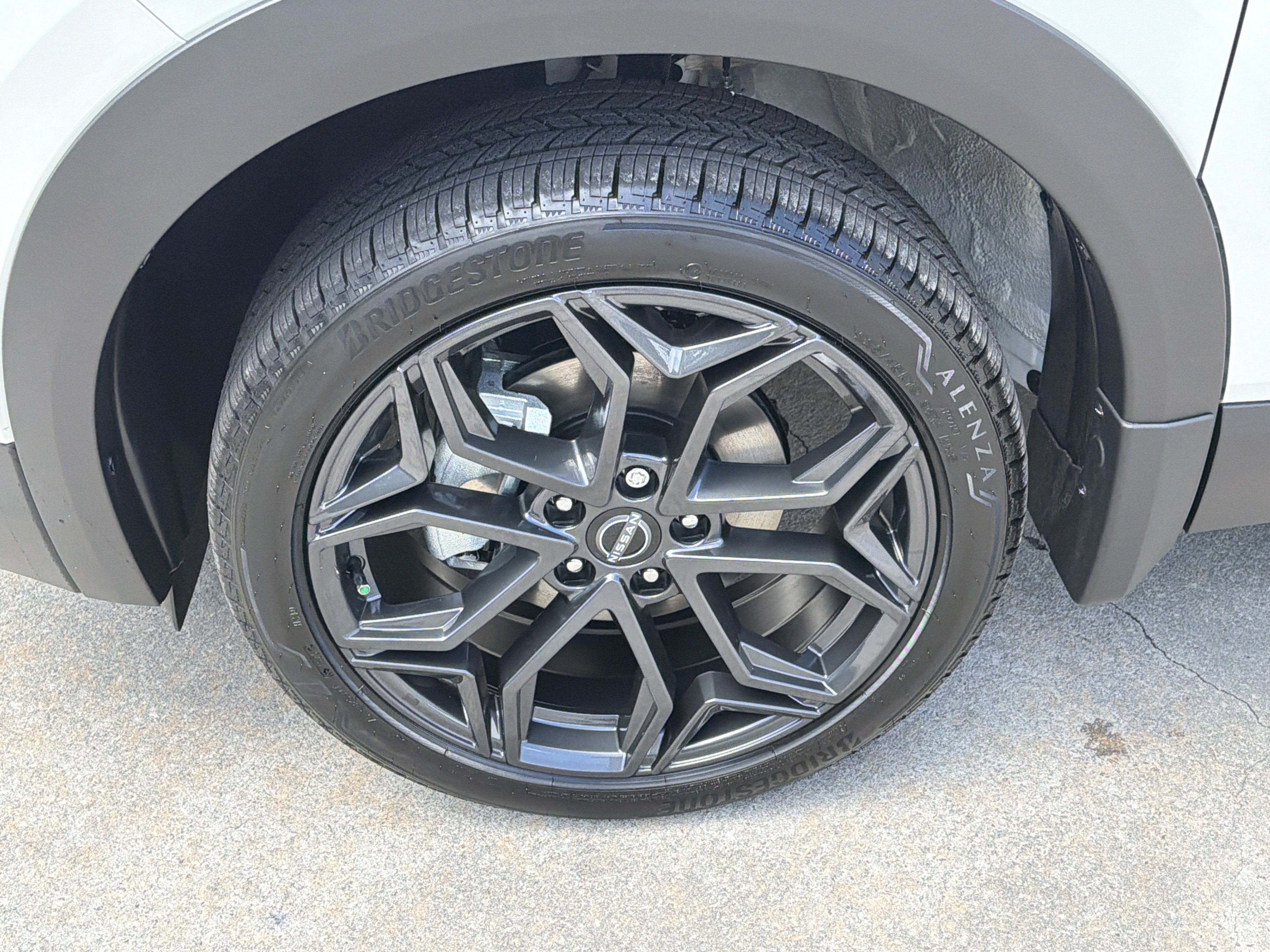 New 2026 Aspen White Tricoat/Super Black Nissan SR image 12