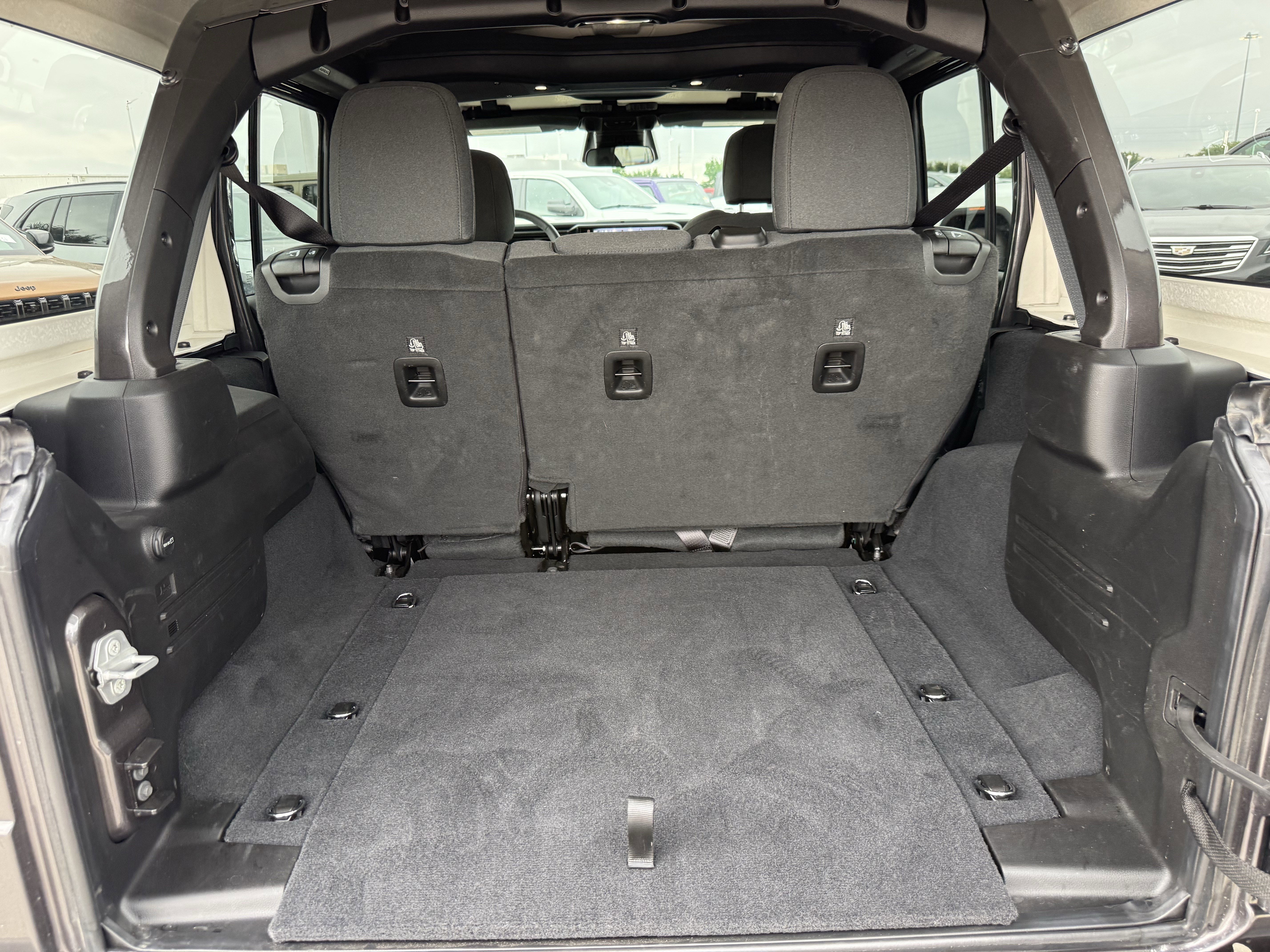 Used 2025 Granite Crystal Metallic Clearcoat Jeep  image 29