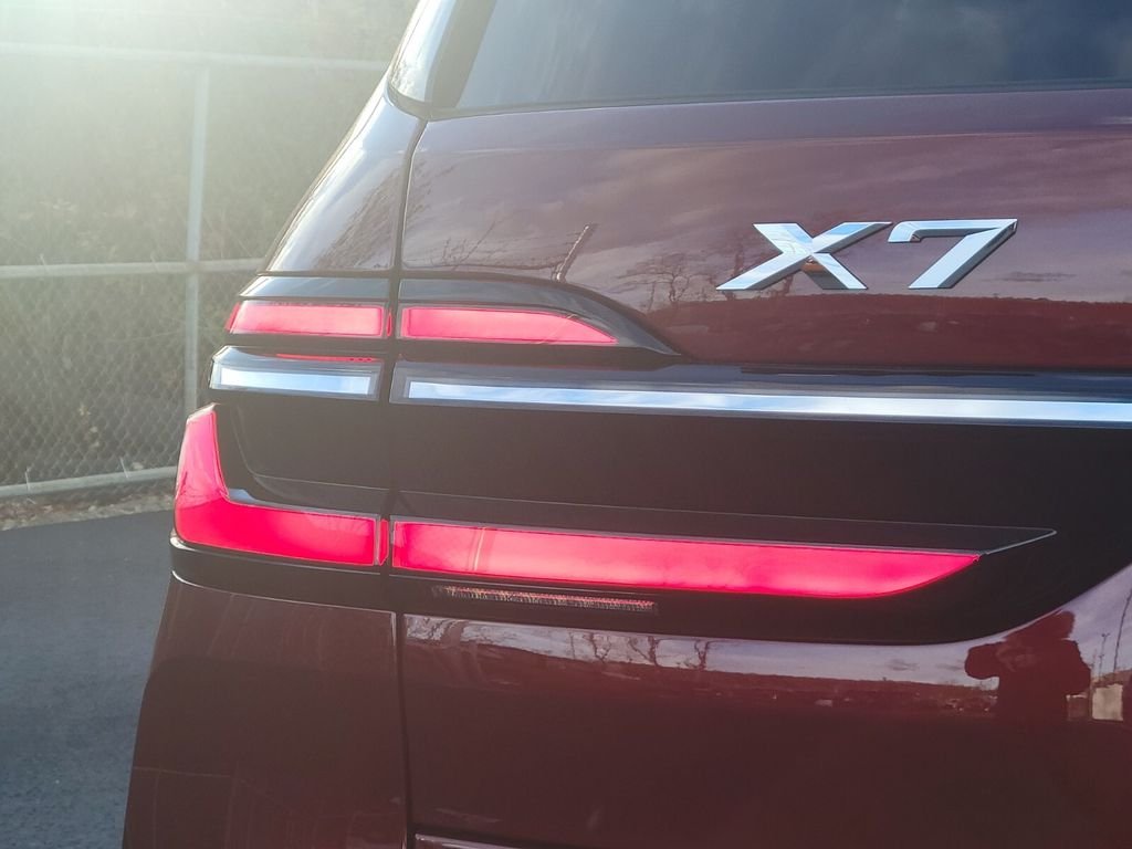 Used 2026 Red BMW xDrive40i image 10