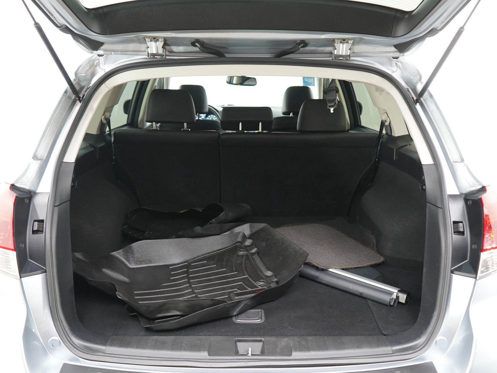 Used 2014 Ice Silver Metallic Subaru 3.6R image 16