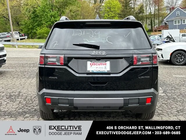 New 2026 Diamond Black Crystal Pearl-Coat Exterior Paint Jeep Limited image 3