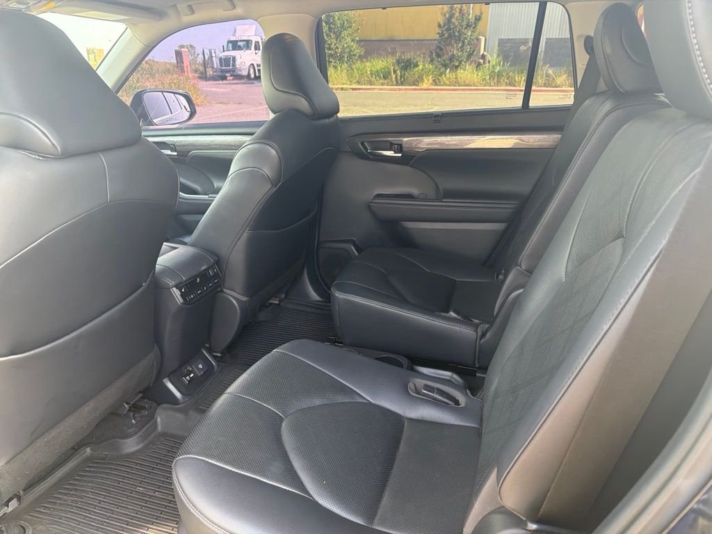 Used 2020 Blue Toyota Platinum image 11