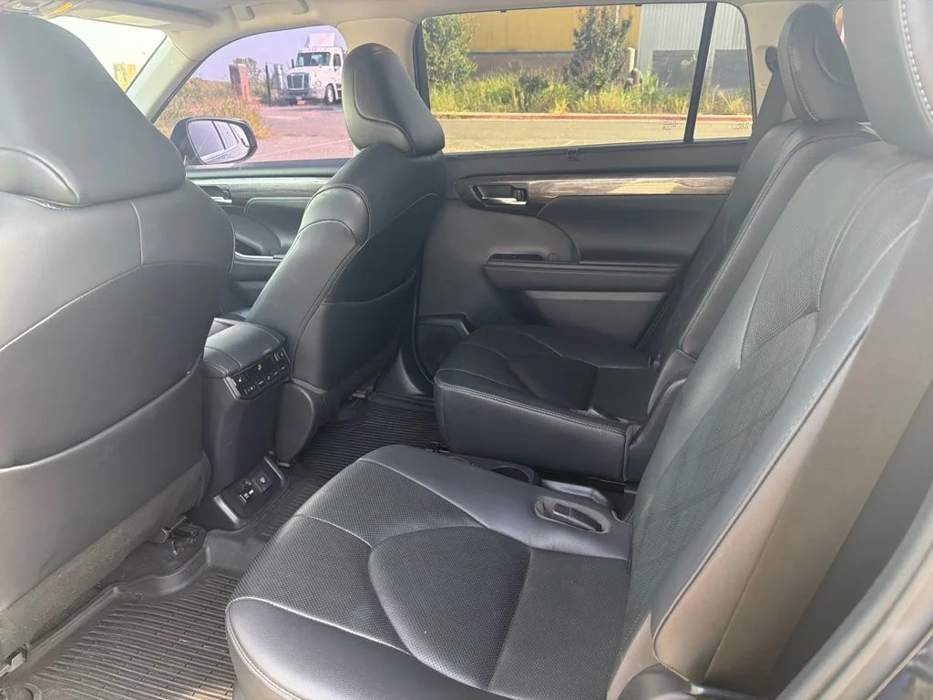 Used 2020 Blue Toyota Platinum image 11