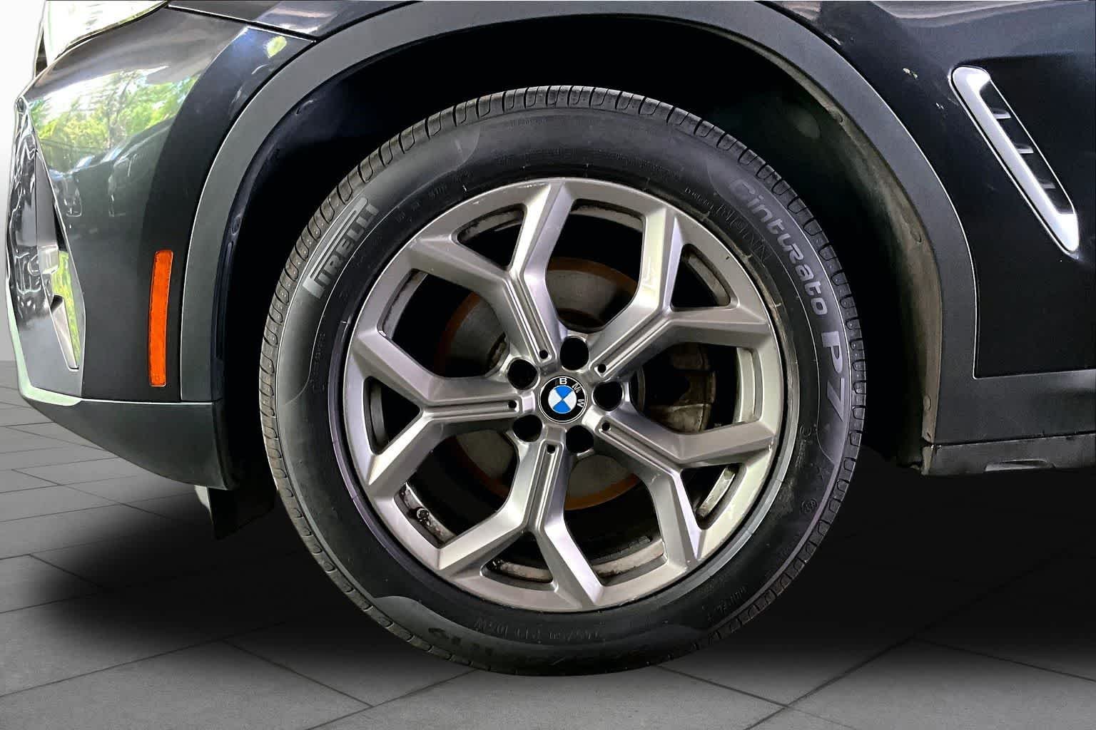 Used 2022 Jet Black BMW sDrive30i image 11
