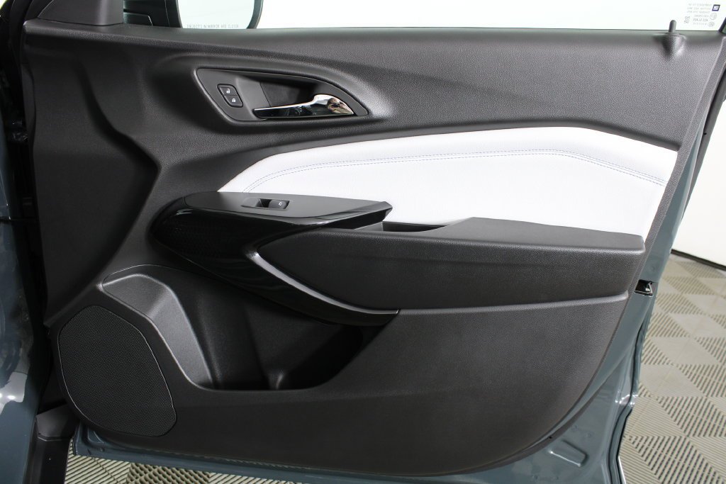 2026 Chevrolet Trax LT - Photo 9