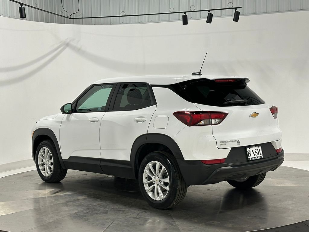 Used 2025 White Chevrolet LS image 13