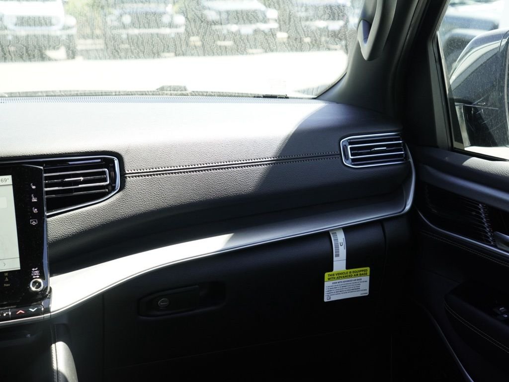 New 2026 Bright White Clear-Coat Exterior Paint Jeep  image 26