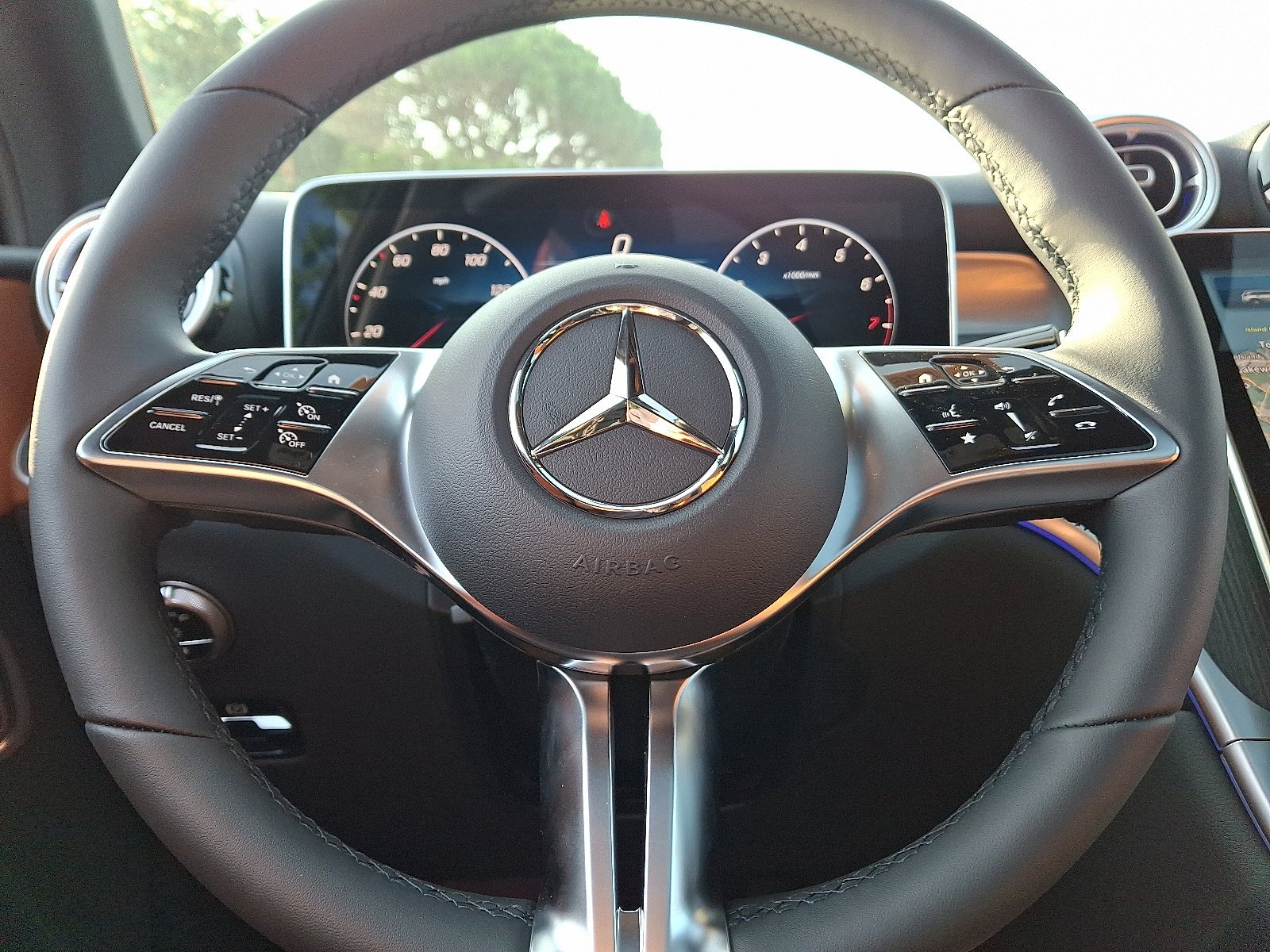 New 2026 Polar White Mercedes-Benz GLC 300 image 12