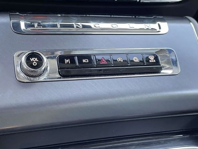 Used 2025 Infinite Black Metallic Lincoln Premiere image 16