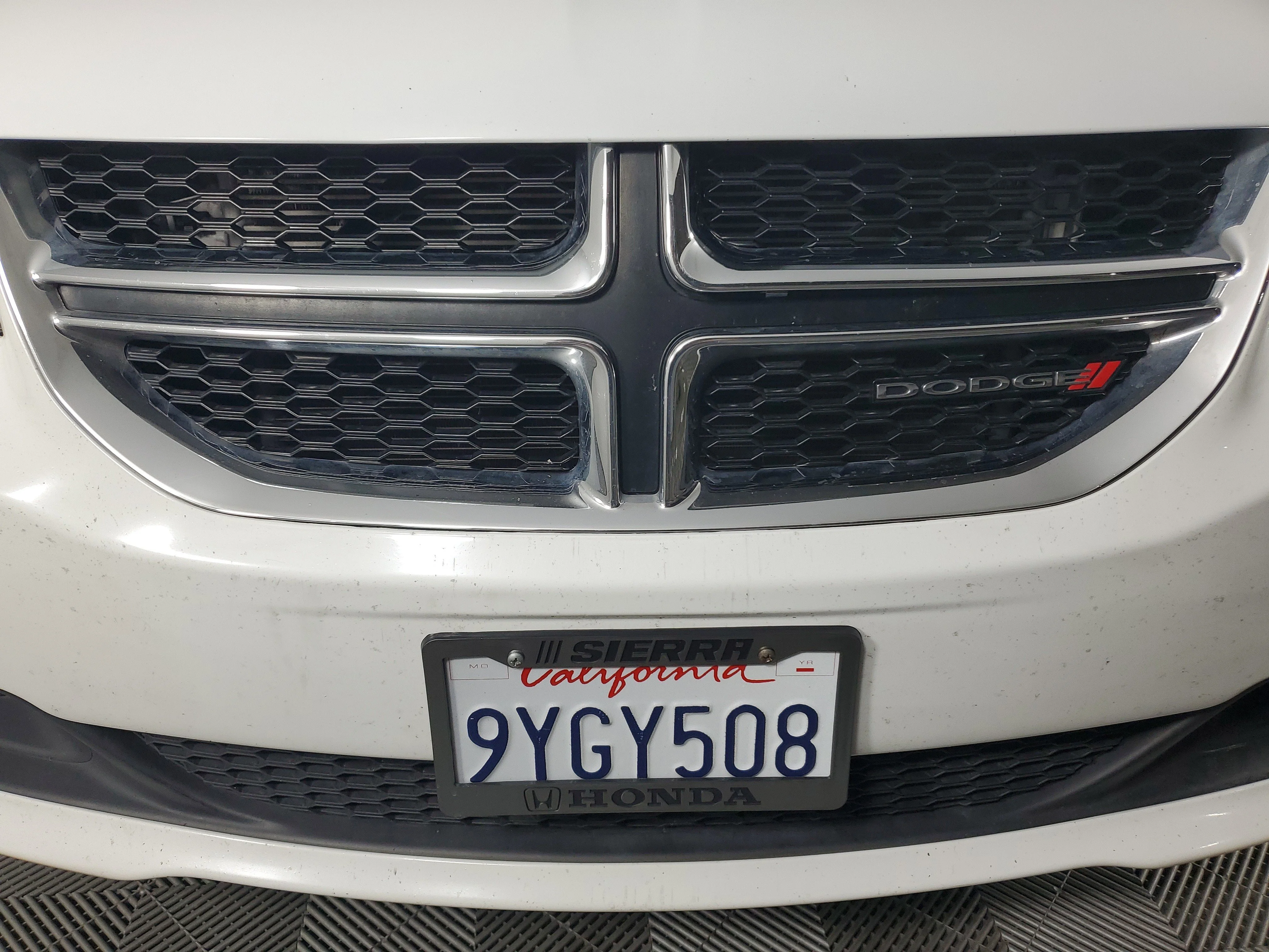 Used 2018 White Knuckle Clearcoat Dodge SE image 10