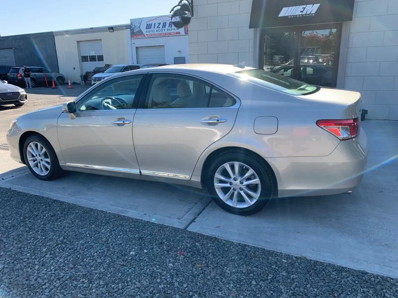 Used 2011 Gold Lexus ES 350 Sedan 4D image 11