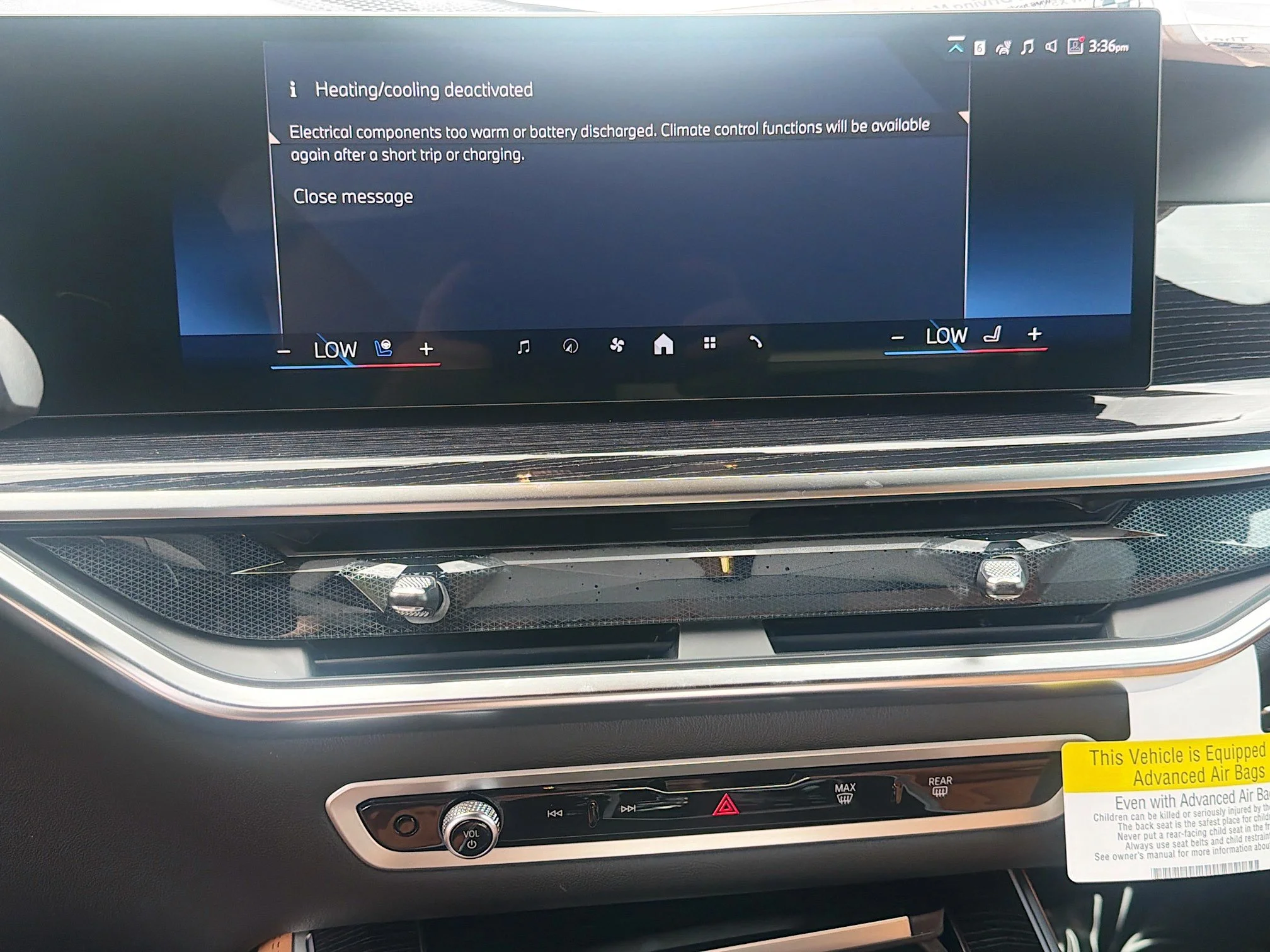 New 2026 Mineral White Metallic BMW xDrive50e image 28
