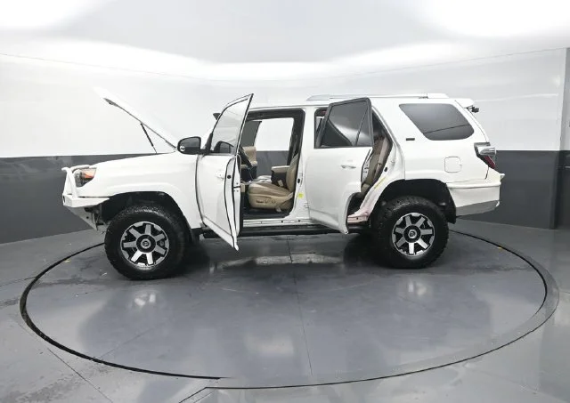 Used 2016 White Toyota SR5 Premium image 43