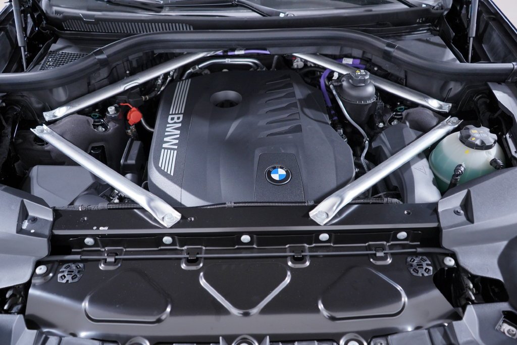New 2027 Black Sapphire Metallic BMW xDrive40i image 27