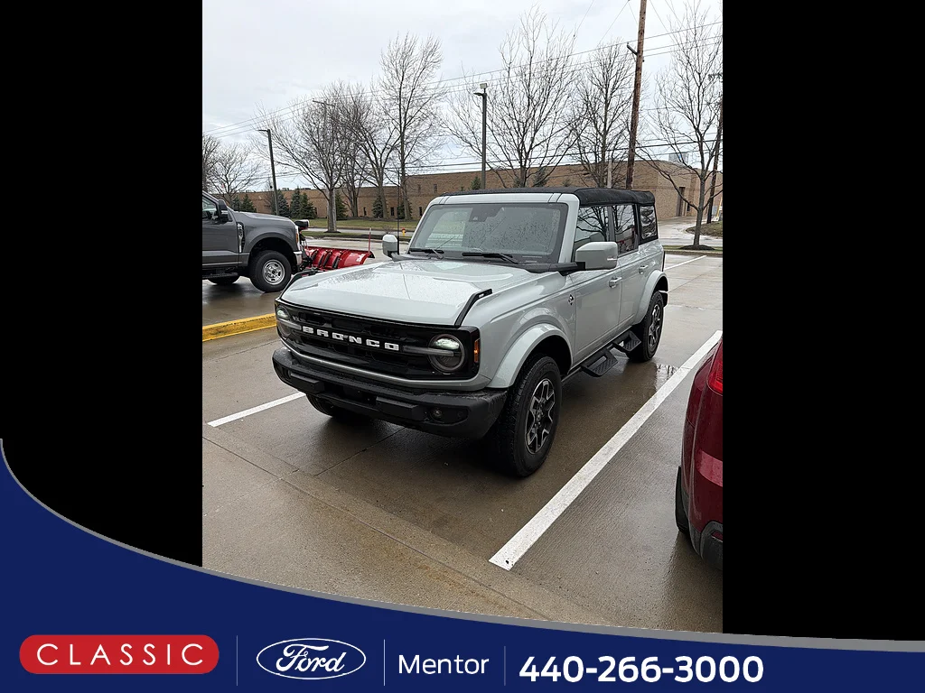 2023 Ford Bronco Outer Banks 4x4's photo