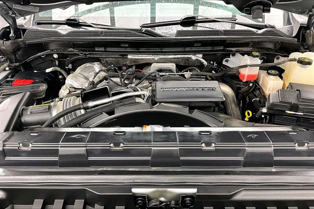 Used 2024 Sterling Metallic GMC AT4 image 10