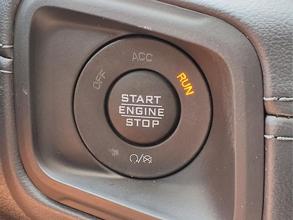 New 2026 Bright White Clearcoat Jeep Mojave image 9