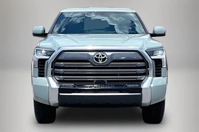 Used 2025  Toyota Limited image 3