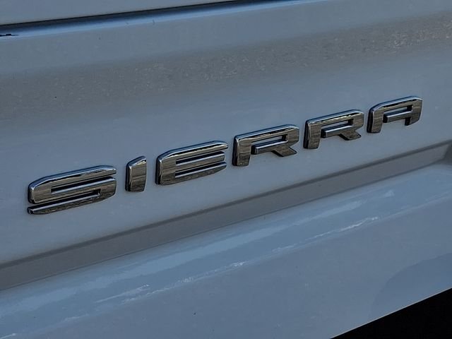 Used 2022 White GMC SLE image 29