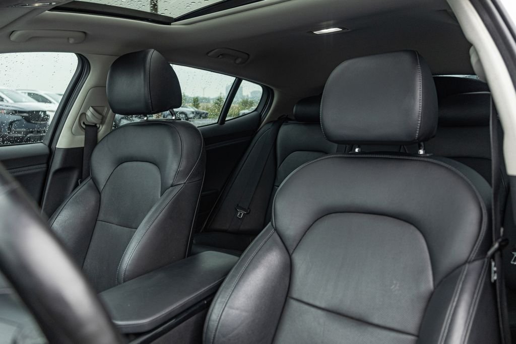 Used 2018 White Kia Premium image 13