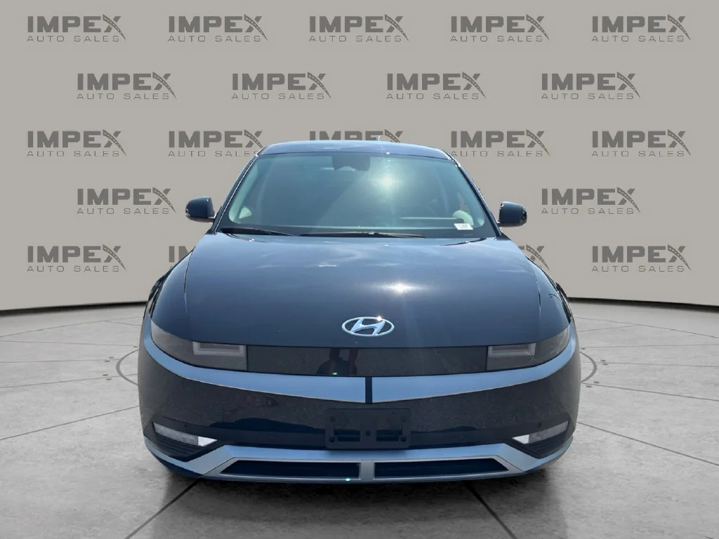 Used 2024 Black Hyundai SEL image 8