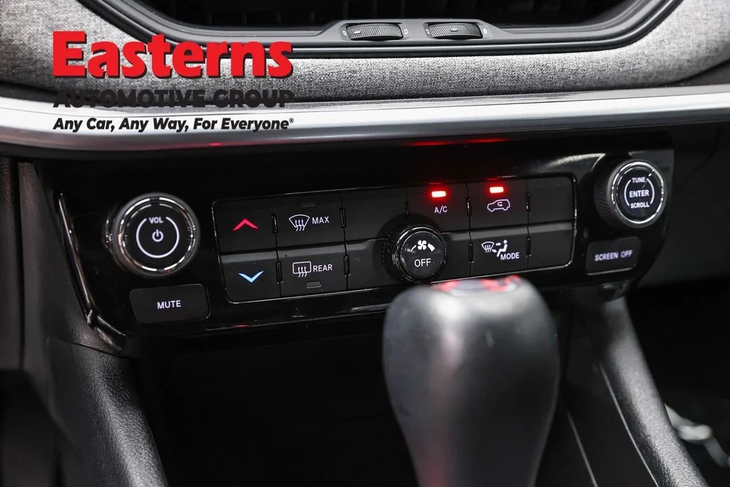 Used 2024 Blue Jeep Latitude image 19