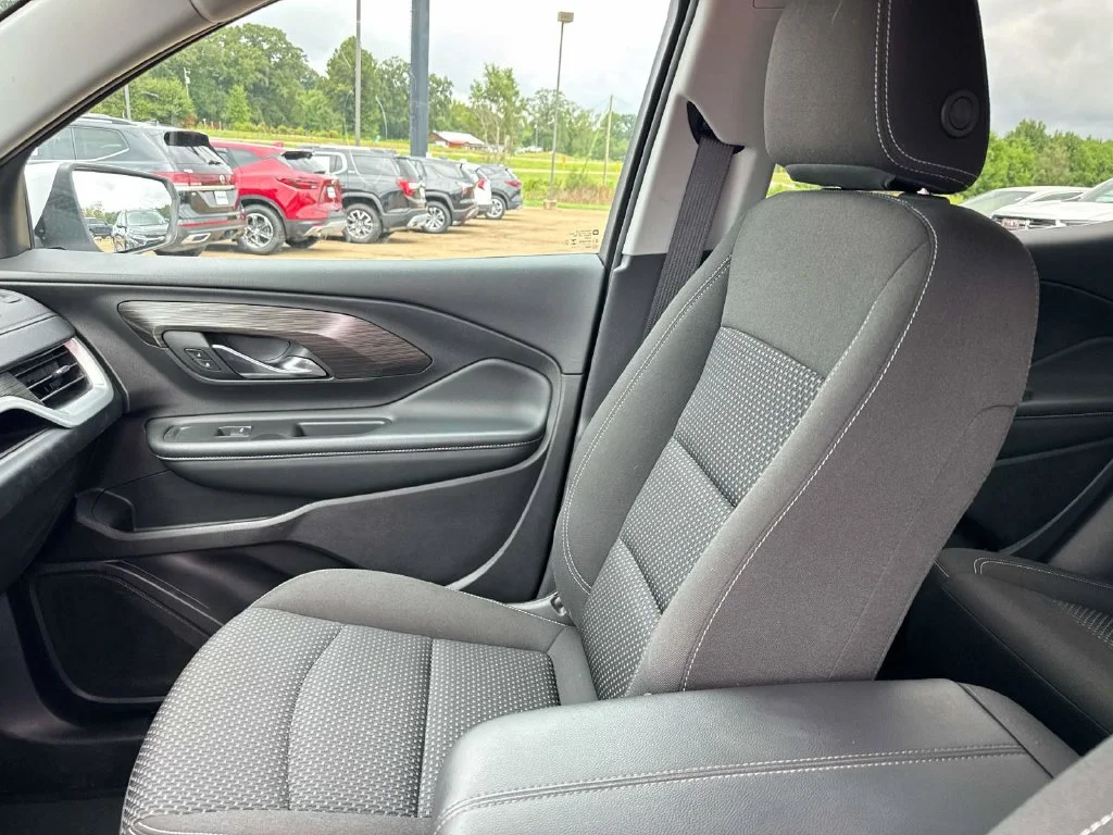 Used 2024 White GMC SLE image 22